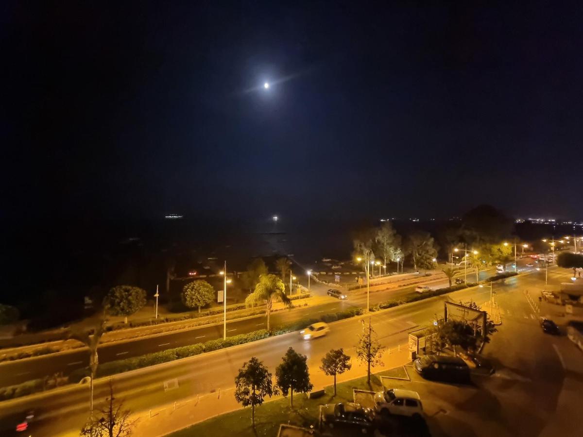 Super Modern Beachfront 1 Bedroom - Sleeps 4 Limassol Exterior foto