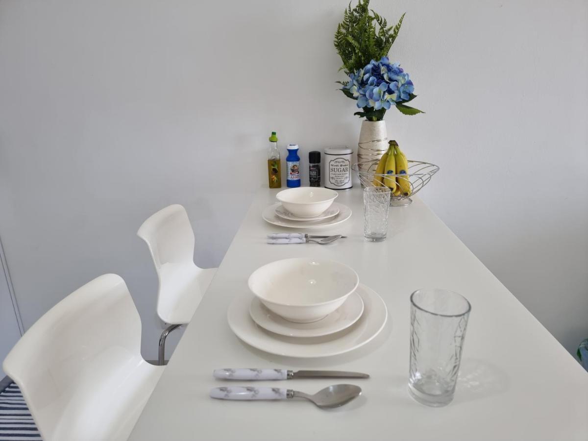 Super Modern Beachfront 1 Bedroom - Sleeps 4 Limassol Exterior foto