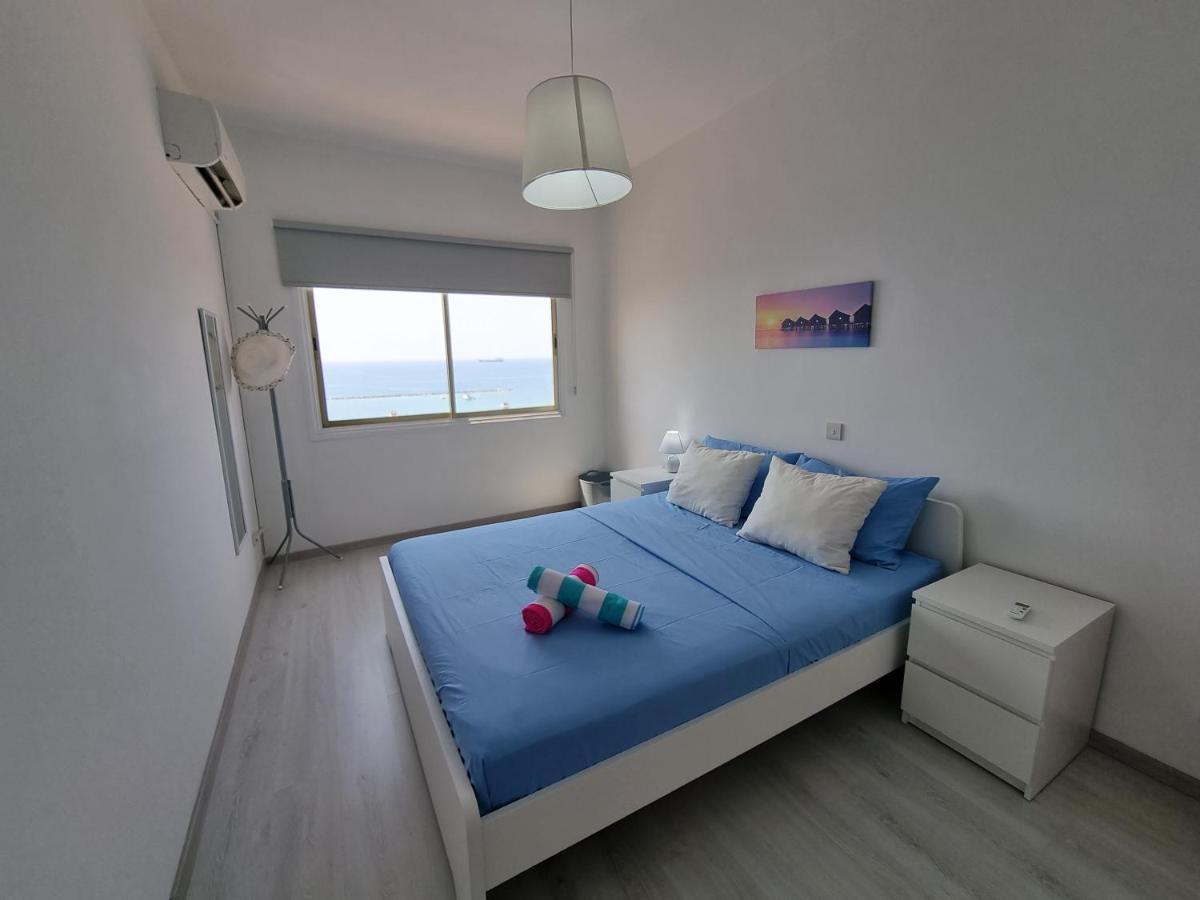 Super Modern Beachfront 1 Bedroom - Sleeps 4 Limassol Exterior foto