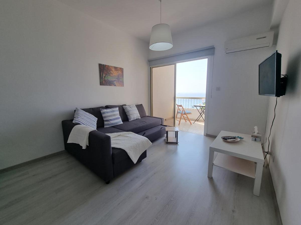 Super Modern Beachfront 1 Bedroom - Sleeps 4 Limassol Exterior foto