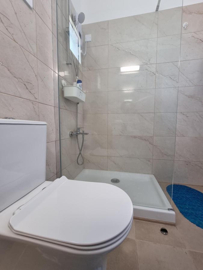 Super Modern Beachfront 1 Bedroom - Sleeps 4 Limassol Exterior foto